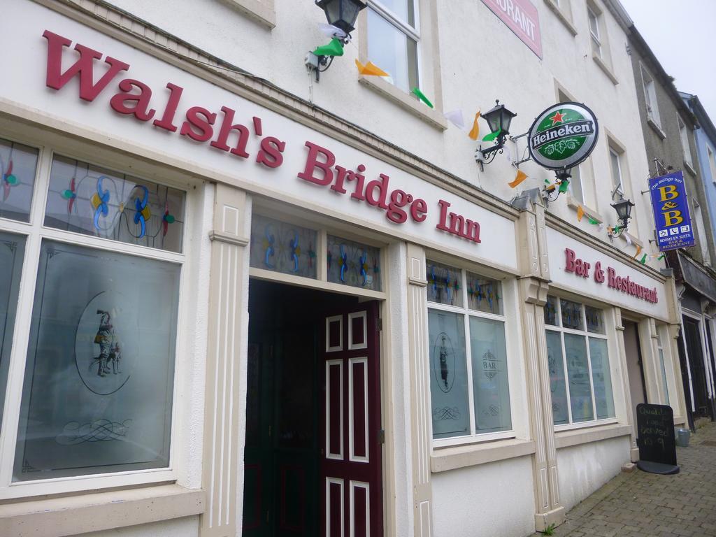 Walsh'S Bridge Inn Newport  Extérieur photo