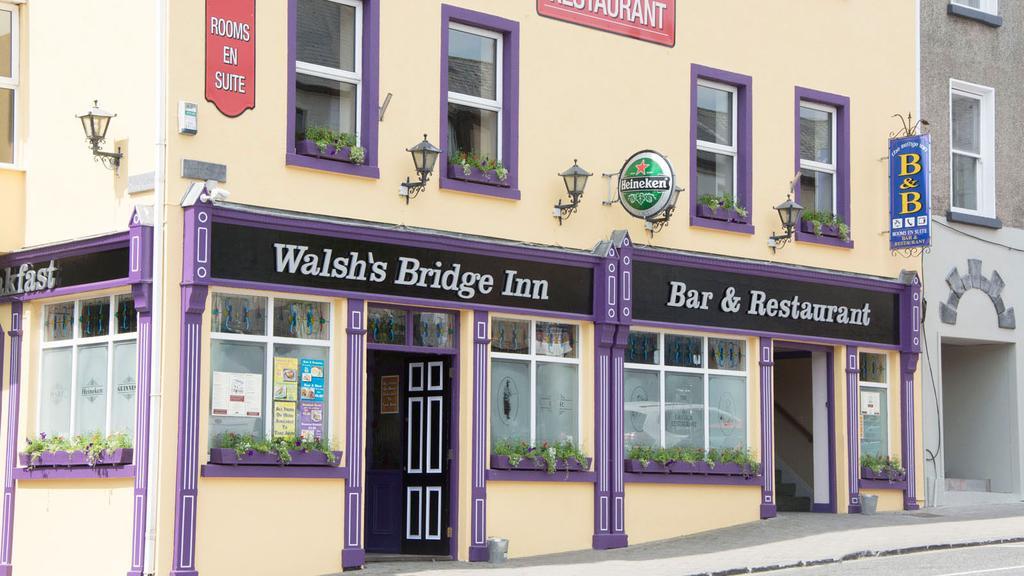 Walsh'S Bridge Inn Newport  Extérieur photo
