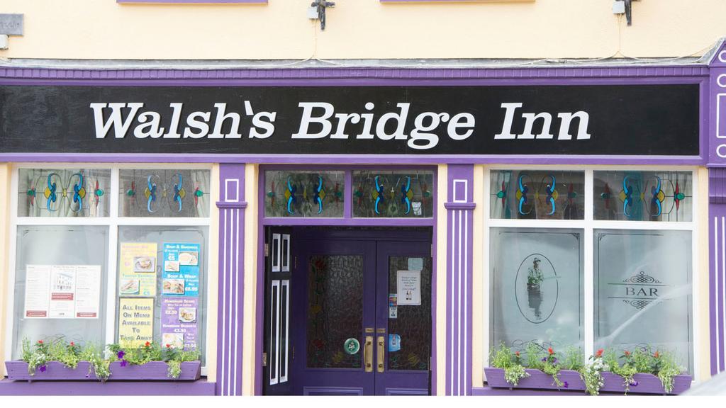 Walsh'S Bridge Inn Newport  Extérieur photo